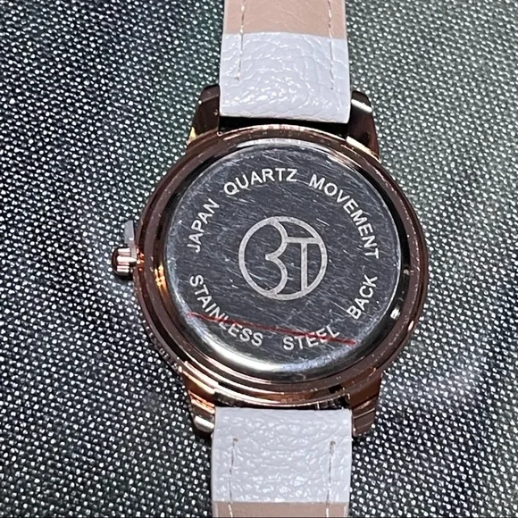 ⏱️Ladies Watch Rose Gold w/ White NEW in… - Picture 6 of 7